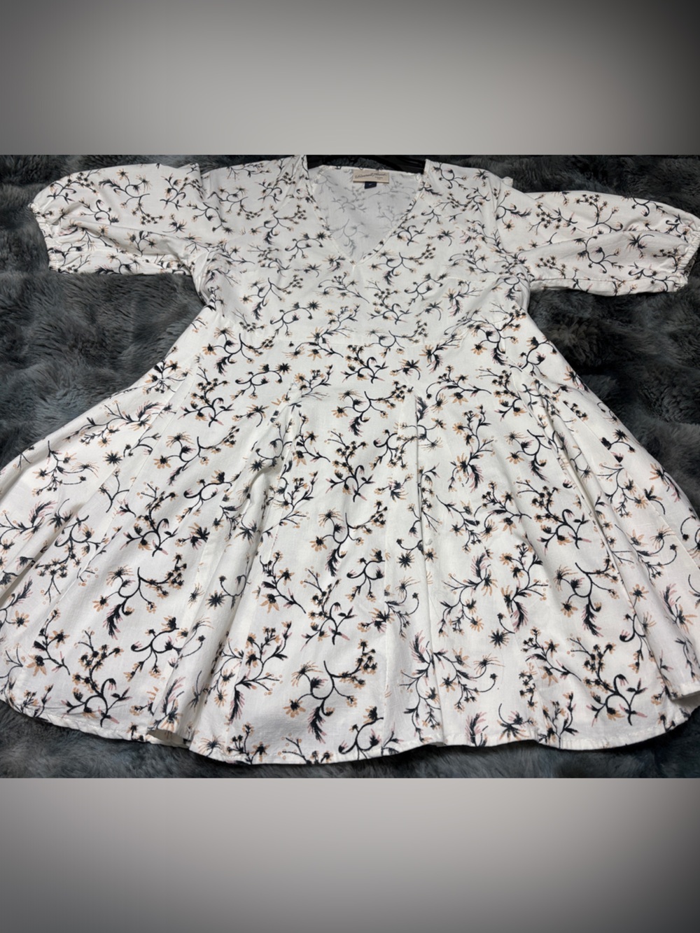 Universal Thread Cream Top with Blue Floral Print